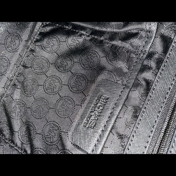 Micheal Kors purse - Picture 10 of 12